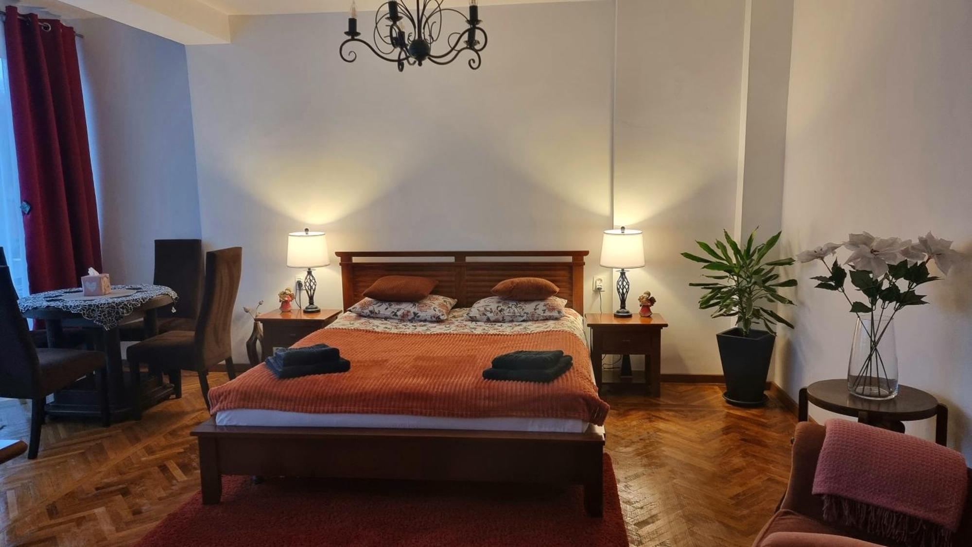 Toma Boutique Apartment Брашов Екстериор снимка