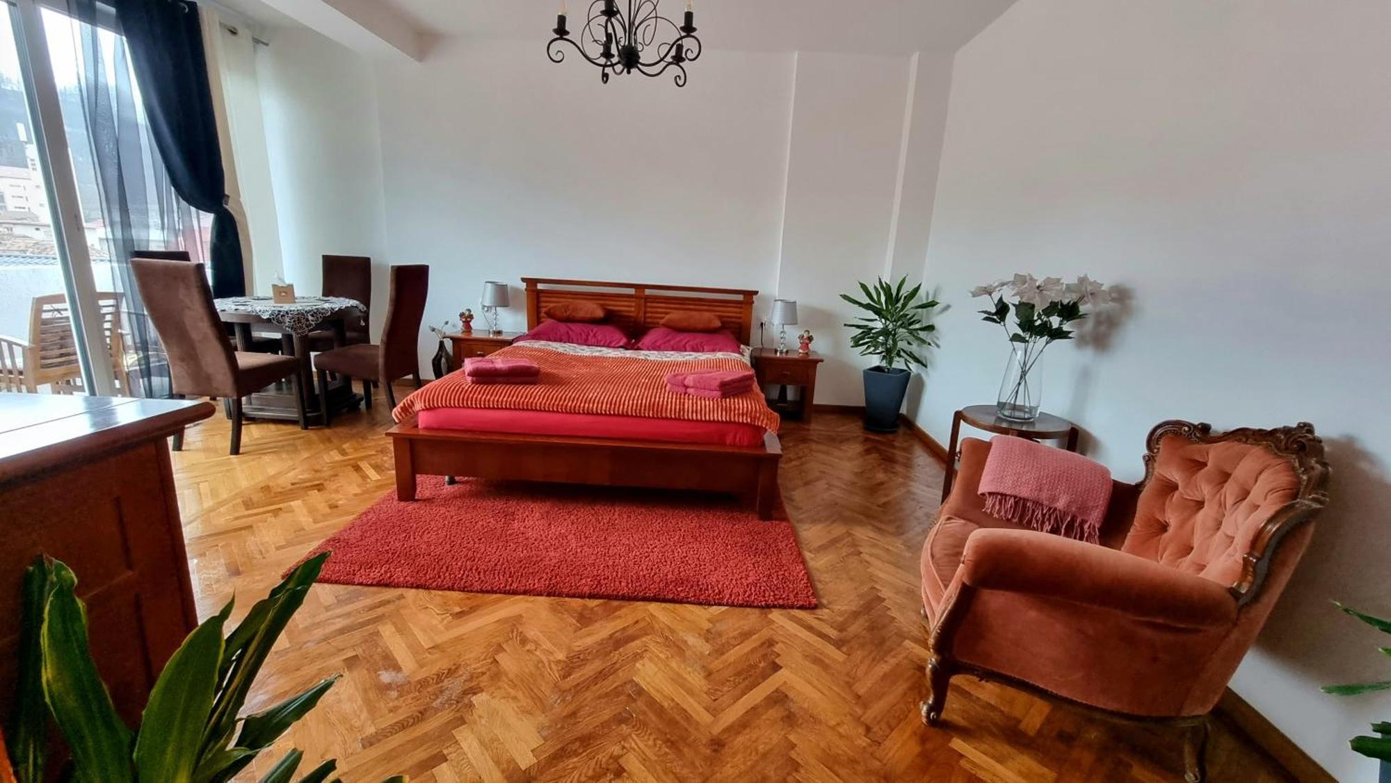 Toma Boutique Apartment Брашов Екстериор снимка