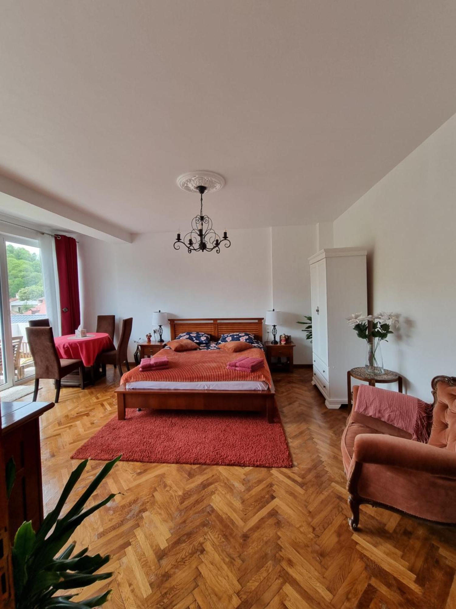Toma Boutique Apartment Брашов Екстериор снимка